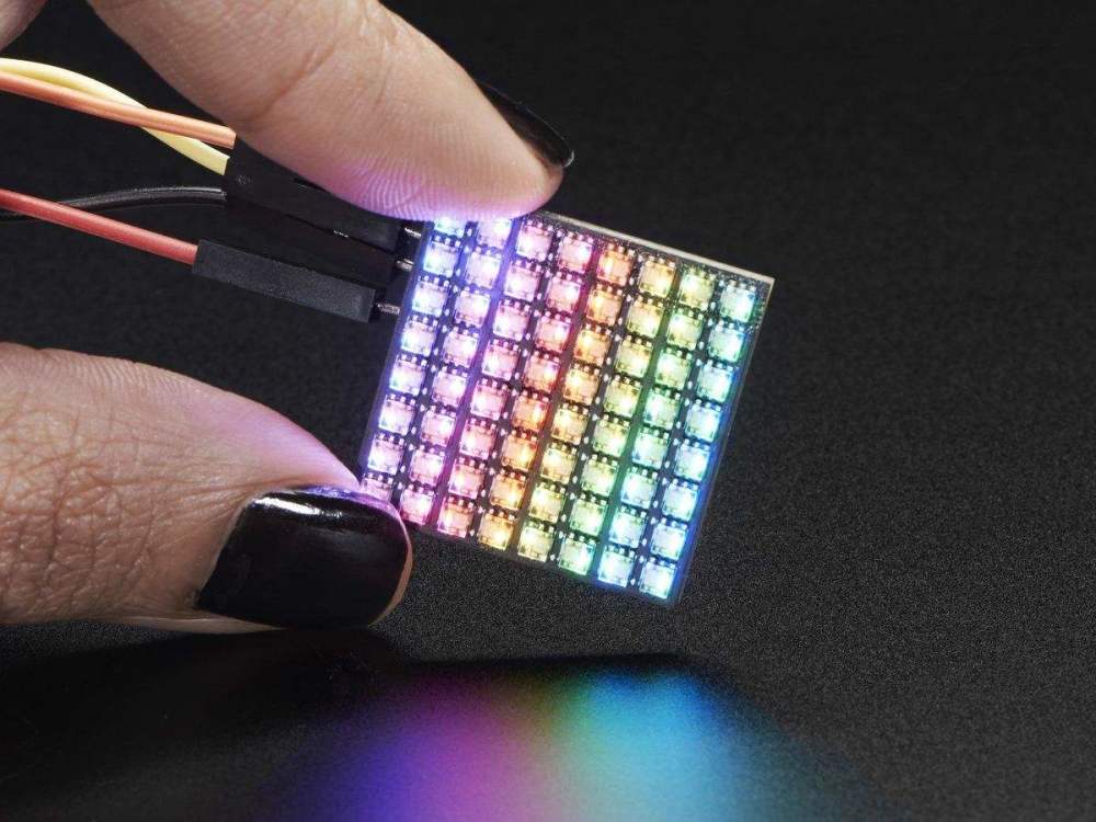 厂商全力冲击，2025年乃Micro-LED量产元年